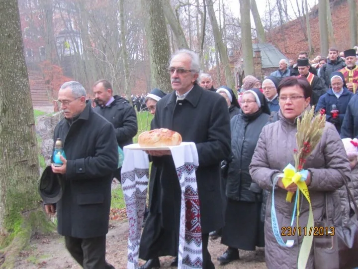 ВІРНІ ОЛЬШТИНСЬКОГО ТА ЕЛЬБЛОНЗЬКОГО ДЕКАНАТІВ ПОМ’ЯНУЛИ ЖЕРТВИ ГОЛОДОМОРУ