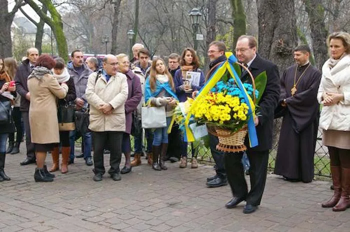 UROCZYSTOŚCI W KRAKOWIE – ROCZNICA WIELKIEGO GŁODU NA UKRAINIE