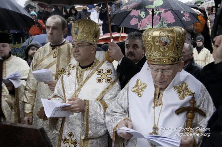 У Перемишлі Митрополит Перемисько – Варшавський Архієпископ Іван Мартиняк разом з владикою помічником Євгеном Поповичом освятили воду на ріці Сян у день Свята Йордану.