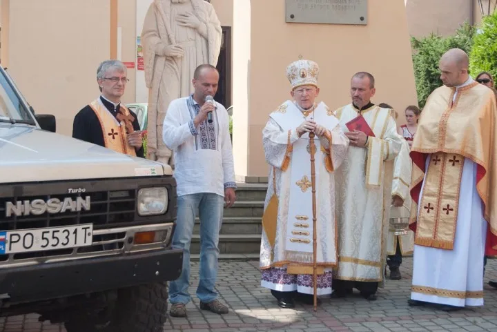 Сьогодні у Перемишлі освячено дві машини для потреб воїнів, які боронять України