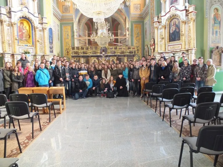 Jarosławska młodzież w Sanktuarium Maryjnym „Brama Miłosierdzia”
