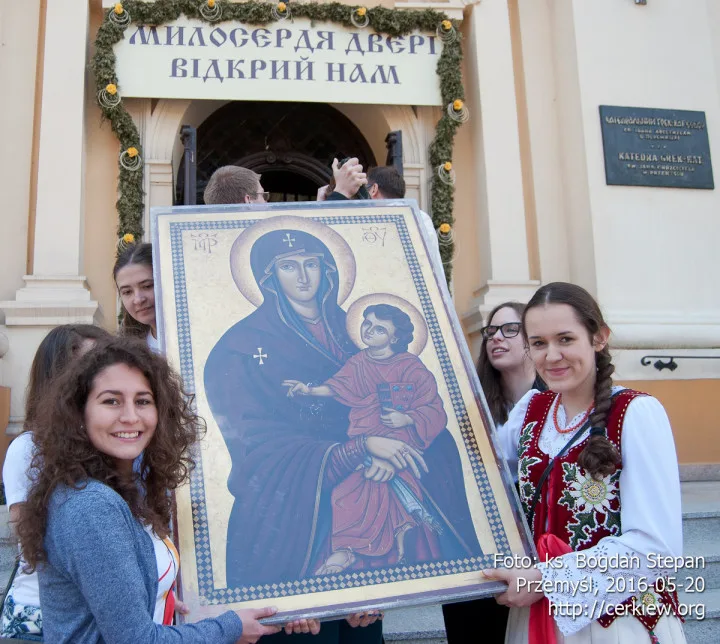 ЗАВЕРШЕННЯ АРХІЄПАРХІЯЛЬНОЇ ПРОЩІ СИМВОЛІВ СДМ