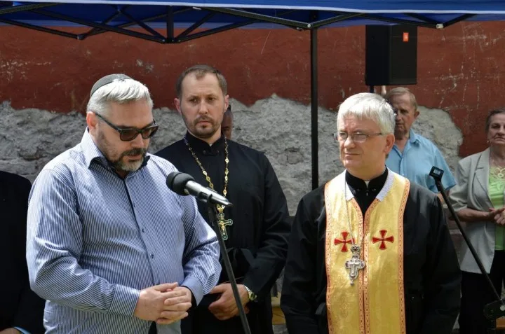 Uroczystości pod miejscem pamięci poświęconym pomordowanym Żydom z getta przemyskiego.