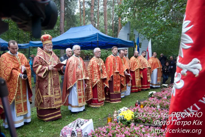 УРОЧИСТОСТІ БІЛЯ ПАМ’ЯТНИКА ЖЕРТВ ТАБОРУ В ЯВОЖНІ