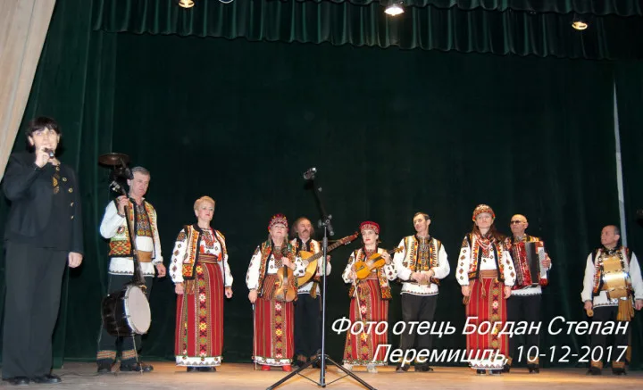 У Перемишлі відбувся концерт капели «БАРВИ КАРПАТ» получений зі збіркою грошей для дітей захисників України „Свята без тата”.