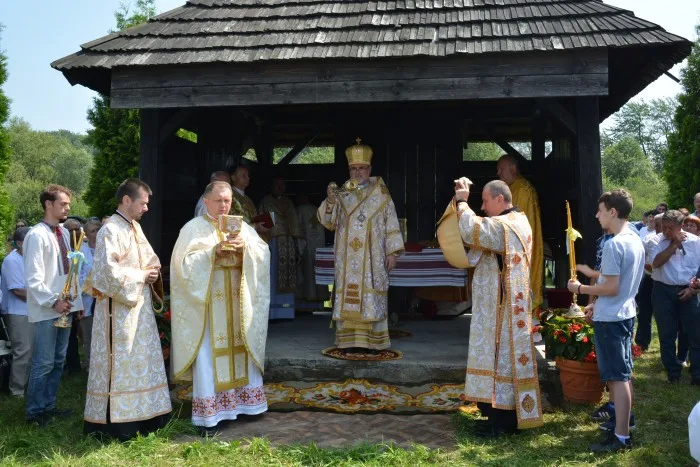 ВЛАДИКА ВОЛОДИМИР ОЧОЛИВ БОЖЕСТВЕННУ ЛІТУРГІЮ В КАПЛИЦІ БІЛЯ ВАТРЯНОГО ПОЛЯ У ЖДИНІ
